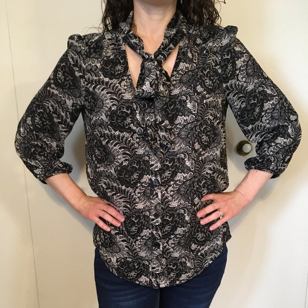 black / white 3/4-sleeve blouse with tie (S)